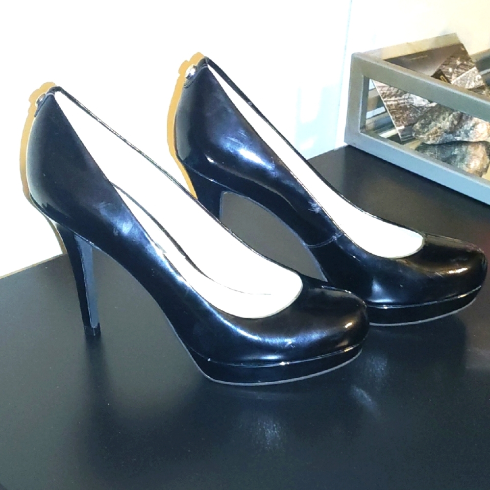 EUC MICHAEL KORS ionna Patent Leather Heels Size 5.5